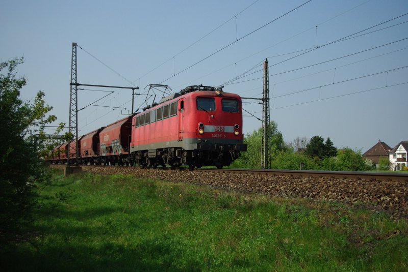 140 611-5 mit Kalizug am 15.04.2009 durch G�mmer in Fahrtrichtung Seelze Rbf.