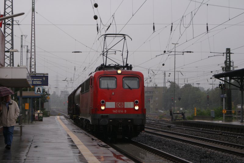 140 614-9 mit dem FZT 54728 Wuppertal-Langerfeld - Kln-Kalk Nord in Solingen Hbf am 21.07.2008