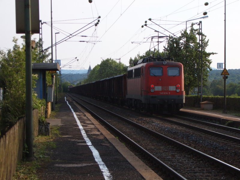140 614-9 schiebt am 31.05.07 den CS 60706 von Harburg (Schwaben) nach Heilbronn RBF - an der Zugspitze zieht 155 149-8...Hofen (b Aalen).
