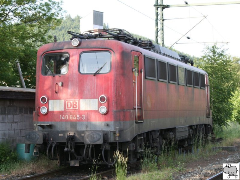 140 645-3 abgestellt nahe des Bahnhofes Pressig-Rothenkirchen am 6. Juni 2008.
