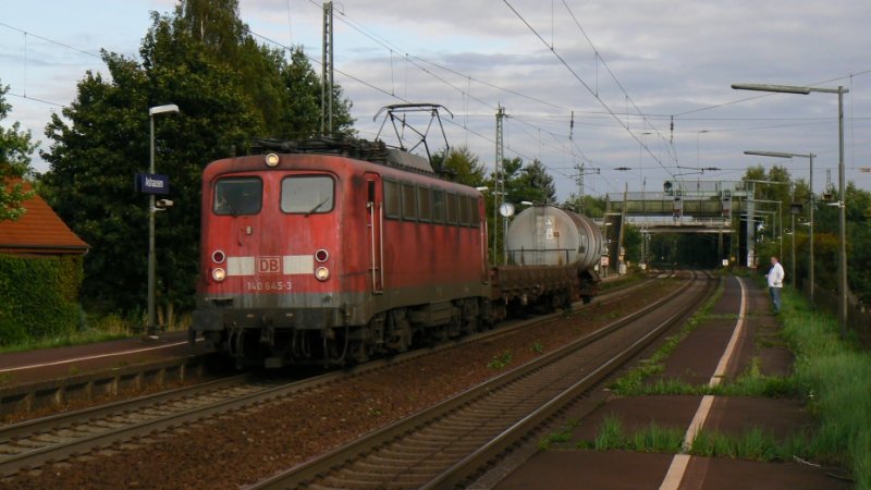 140 645 mit gemischtem Gterzug in Ashausen bei Hamburg.