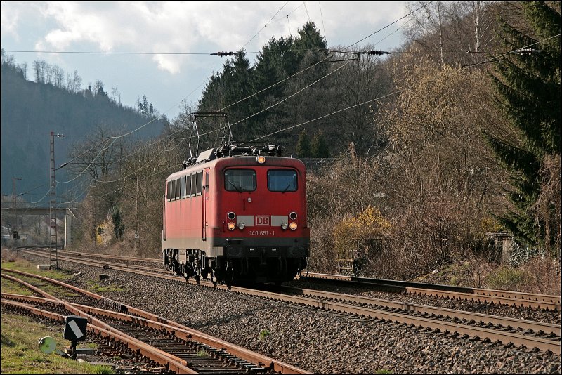 140 651 fhrt bei schnsten Sonnenschein als Tfzf aus Richtung Hagen komment Richtung Kreuztal. (19.03.2008)