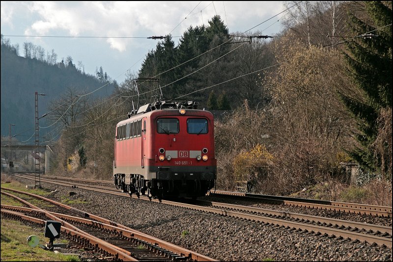 140 651 fhrt bei schnsten Sonnenschein als Tfzf aus Richtung Hagen komment Richtung Kreuztal. (19.03.2008)