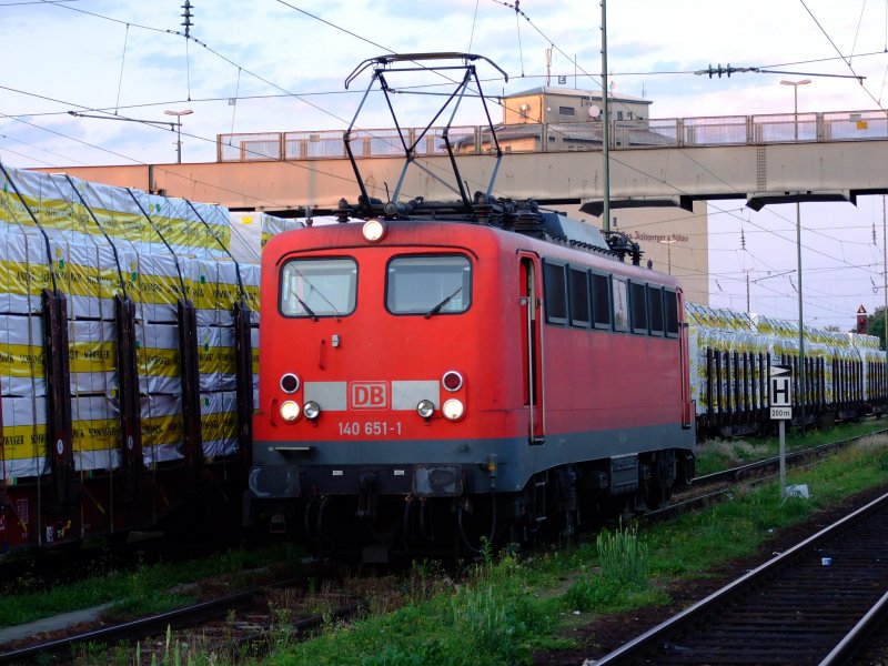 140 651 mit Zusatzscheinwerfern am Abend des 8.6.07 beim Rangieren in Plattling.