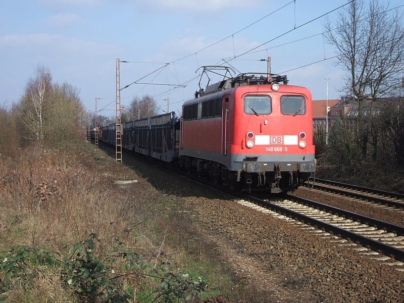 140 668-5 mit Autozug am 8.3.2008 durch Limmer-> Linden
