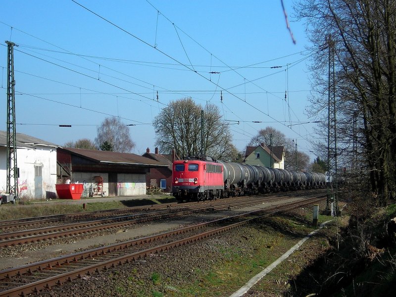 140 681 mit einem Kesselwagenzug bei Hagen(Hannover)