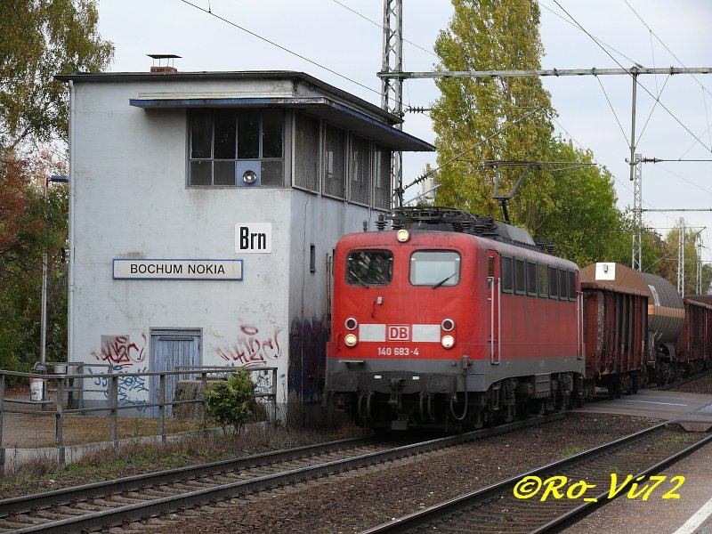 140 683-4 mit gemischtem Gterzug. Bochum-NOKIA, 23.10.2007.
