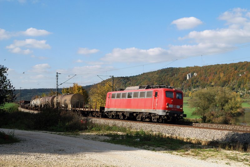 140 712 mit einem Gterzug bei Dollnstein (06.10.2007)