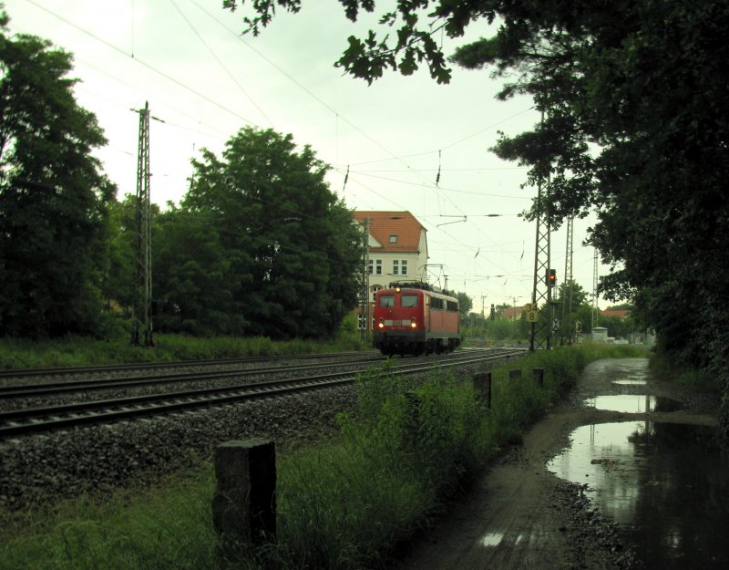 140 716-2 auf Alleinfahrt gen Sden am 22.06 um 19:00Uhr durch Bestensee. 2 Stunden spter kam sie mit Stahlplatten zurck...