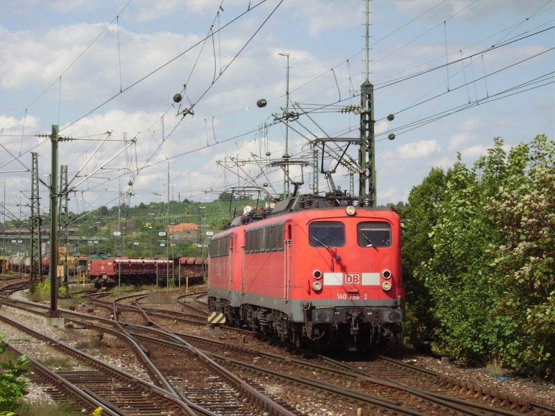 140 759-2 und 140 834-3 rangieren in Stuttgart-Untertrkheim. 18.08.08