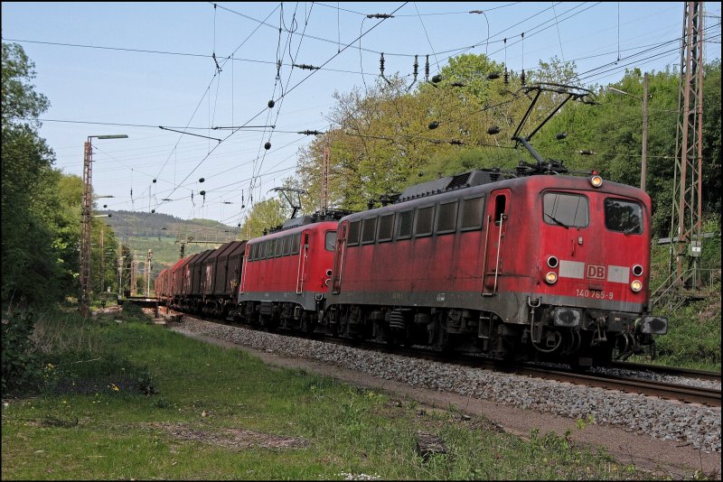 140 765 und 140 846 bringen den 61232 von Finnentrop nach Wanne-Eickel und haben vor wenigen Minuten Letmathe durchfahren und werden bald Hohenlimburg erreichen. (06.05.2008)

