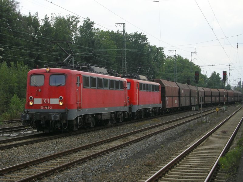 140 768 und 140 815 mit Kohlewagen am Haken auf dem Weg nach Marl-Sinsen.(26.08.2008)