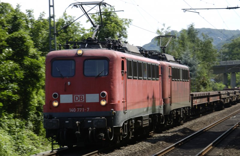 140 771-7 in Doppeltraktion mit unbekannter 140. Gesehen in Bad Breisig am 08.06.2008.