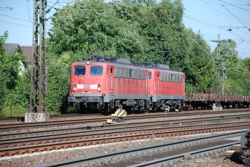 140 785-7 und 140 858-2 gemeinsam unterwegs in Asperg bei Stuttgart am 5.08.2008.