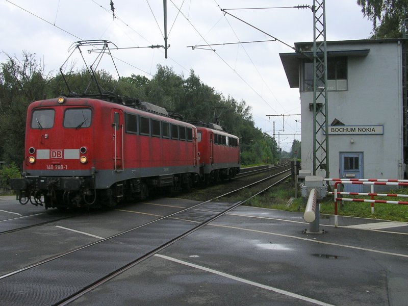 140 788-1 und 140 766-7 fahren LZ nach Wanne Eickel Hbf.(20.08.2008)