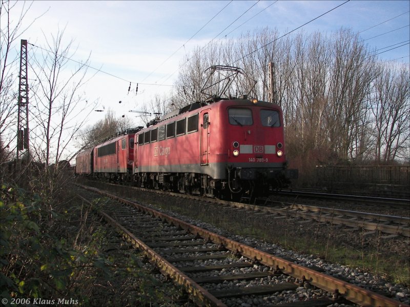 140 789-9 und 155 ??? verlassen am 29.12.2006 mit einen gemischten G�terzug Gelsenkirchen-Bismarck. 