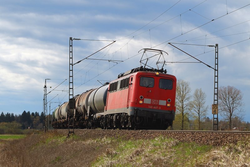 140 807 mit einem Kesselzug bei Hattenhofen (19.04.2008)