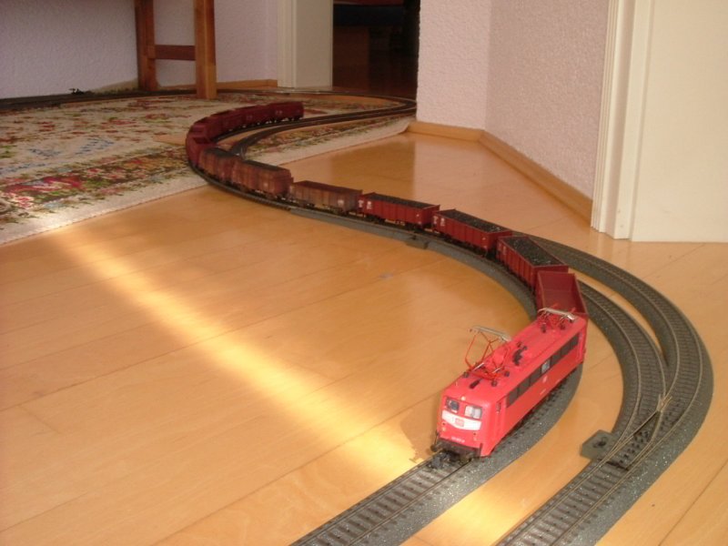 140 807 zieht einen Kokszug fr die Maxhtte, die in Wirklichkeit schon stillgelgt wurde.