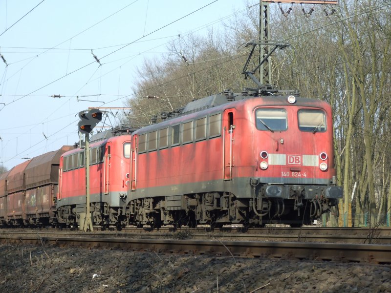 140 824-4 mit anderen 140 in Duisburg Neudorf