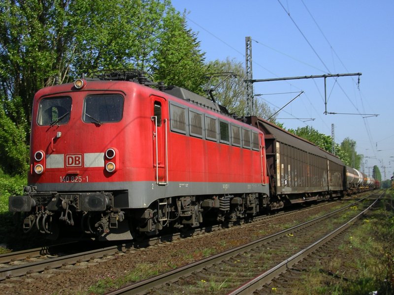 140 825-1 mit GZ-Wagen und Kesselwagen.(07.05.2008) 