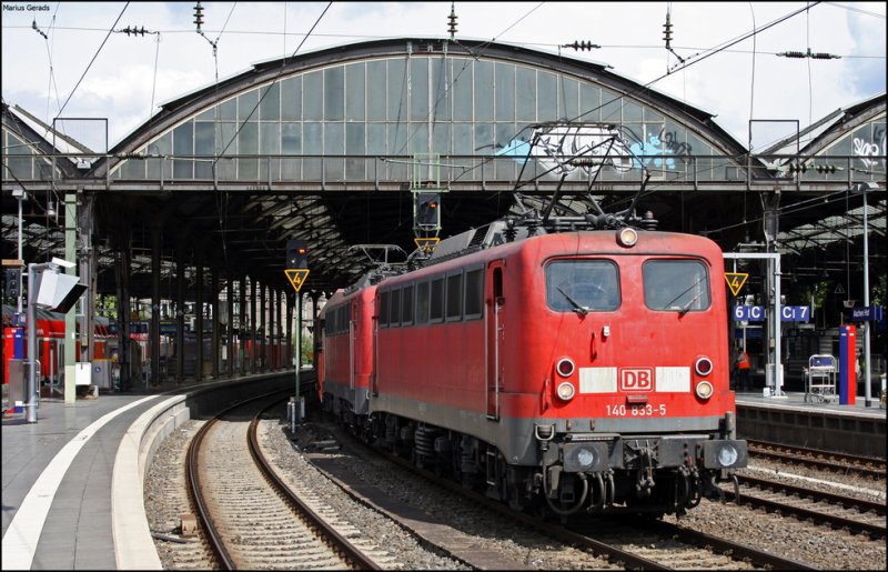140 833 und 858 mit einem Gterzug nach Aachen-West bei der Durchfahrt des Aachener Hbf´s 30.7.2009
