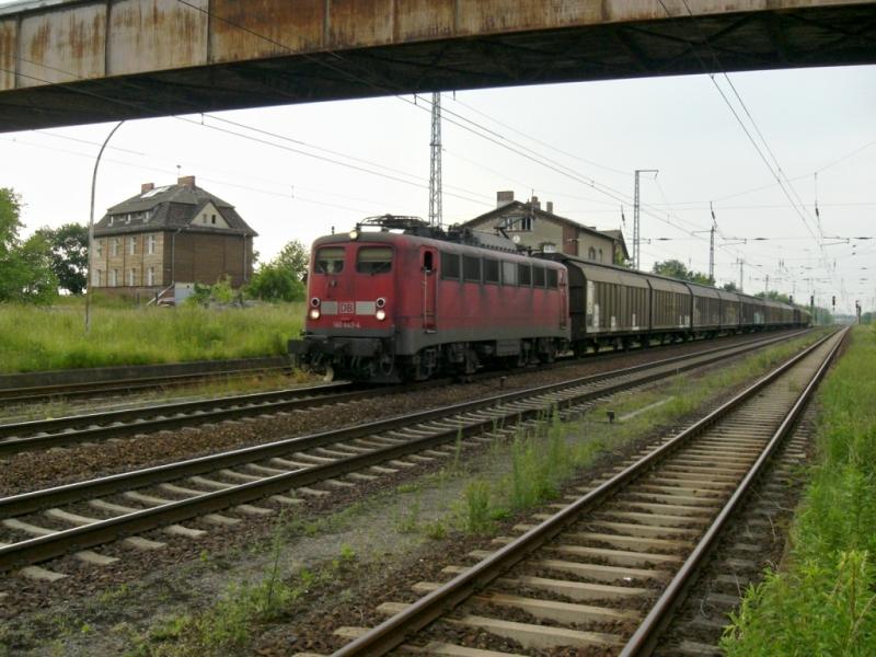 140 843-4 durchfhrt den Stillgelegten Bahnhof Satzkorn (15.06.06).