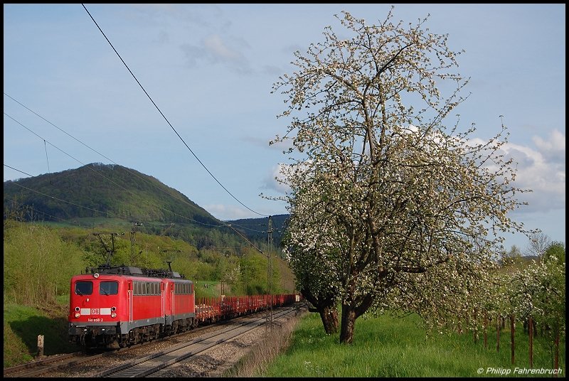 140 858 & 140 828 bringen am Abend des 01.05.08 mit vereinten Krften eine Sonderleistung ber die Filsbahn (KBS 750) in Richtung Stuttgart, aufgenommen kurz vor Sen.