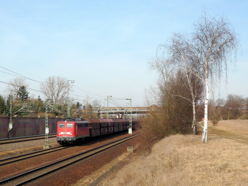 140 866-5 fhrt mit einem Kohleganzzug durch Neuluheim in Richtung Sden. 25.02.09