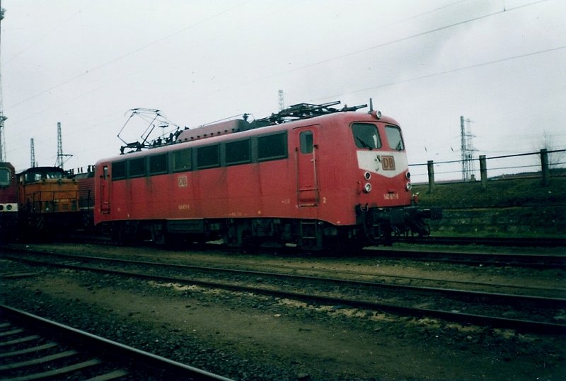 140 871 im Mrz 1999 im Bh Rostock Seehafen.