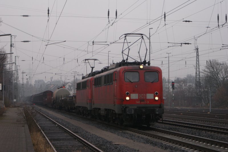 140 872-3 + 140 779-0 mit gem. GZ in Solingen Hbf am 07.02.2009