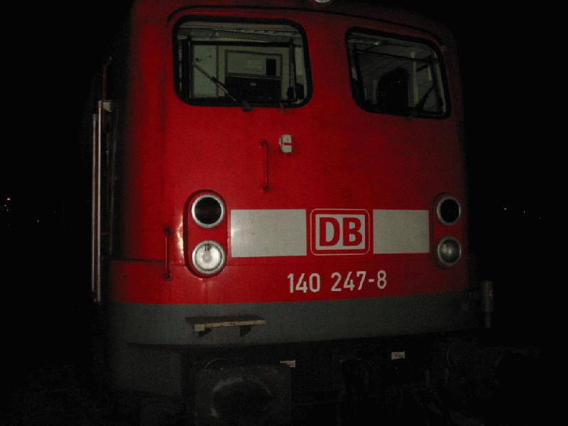 140247 und 140111 standen in Falkenberg/E tatenlos herum. 11.11.02