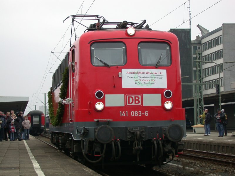 141 083-6 nach der Abschiedsfahrt am 25.2.2006 in Braunschweig Hbf.