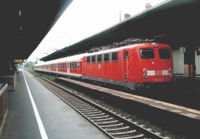 141 122 wendet in Osnabrck am 19.8.03.Sie kam aus Mnster und wird dieses gleich wieder anfahren.