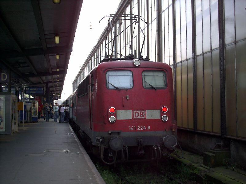 141 224-6 am 10.09.05 in Bremen Hbf.