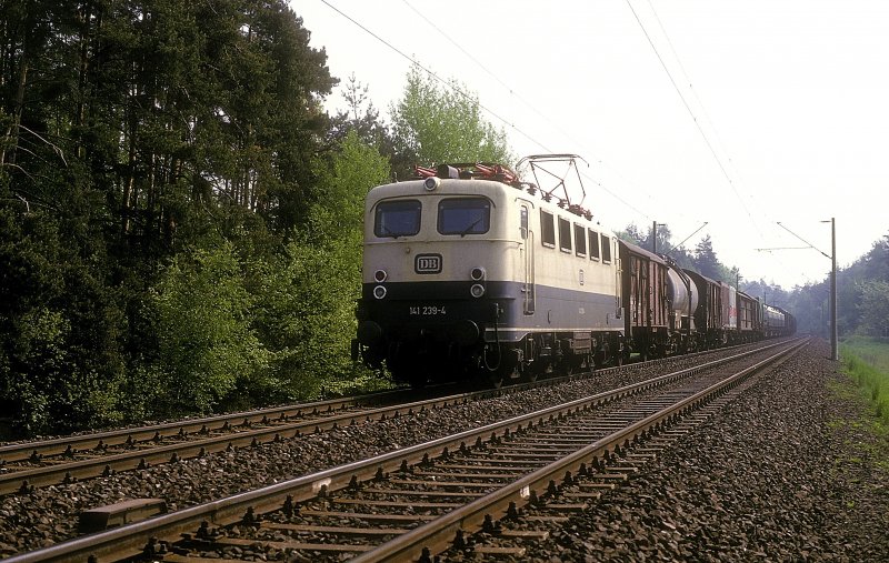141 239  bei Petersaurach  18.05.85