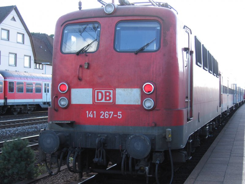 141 267-5 wartet am 17.09.2005 in Rotenburg/Wmme auf die Abfahrt mit ihrer RB nach Twistringen