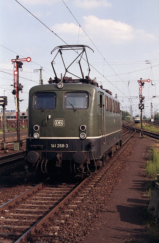 141 268-3 in Rheine 04-08-1992. 