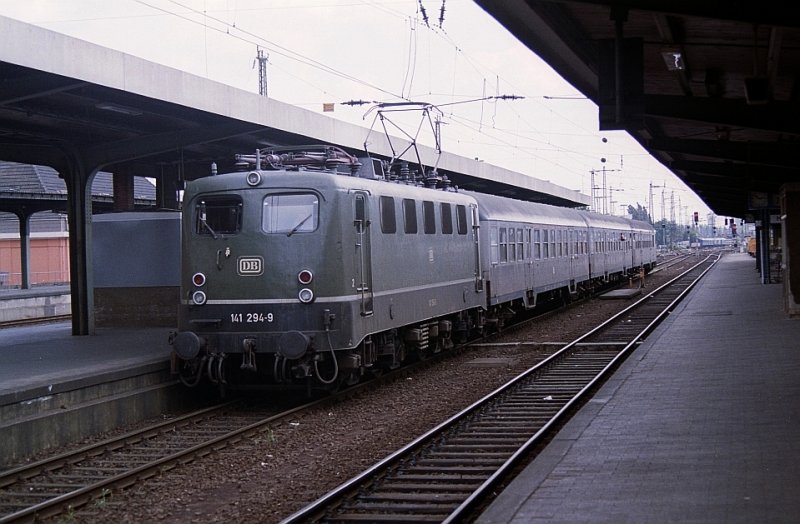 141 294-9 mit Silberlingen in Hamm (Westf) 29-05-1993.