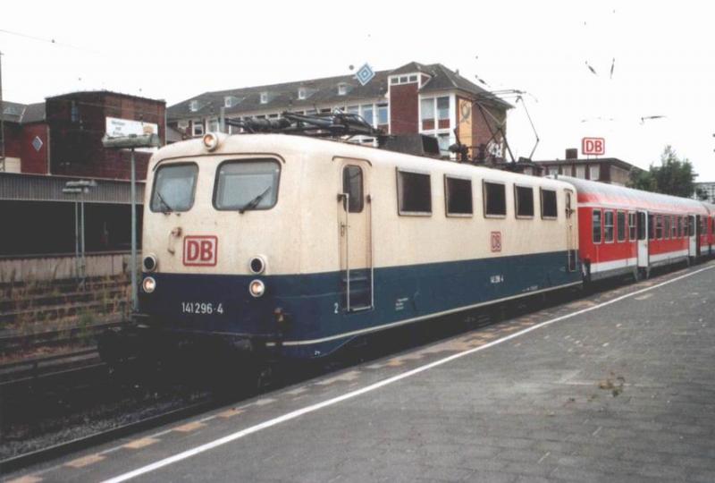 141 296 bereit zur Fahrt Rheine-Mnster-Hamm,und das ganze am 19.8.03 in Mnster.