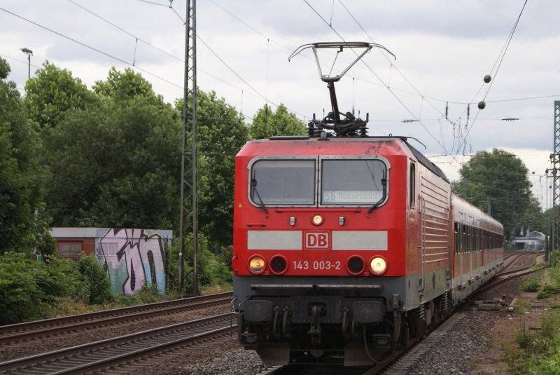 143 003-2 mit der S 6 nach Dsseldorf Hbf bei der Einfahrt in Oberbilk am 19.06.08