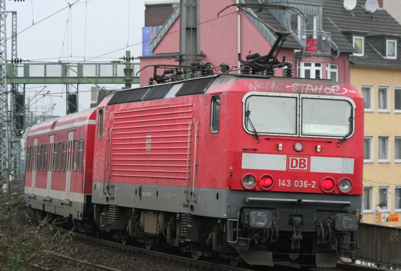 143 036-2 mit S6 von Essen nach Nippes in Köln HBF am 23.12.2008