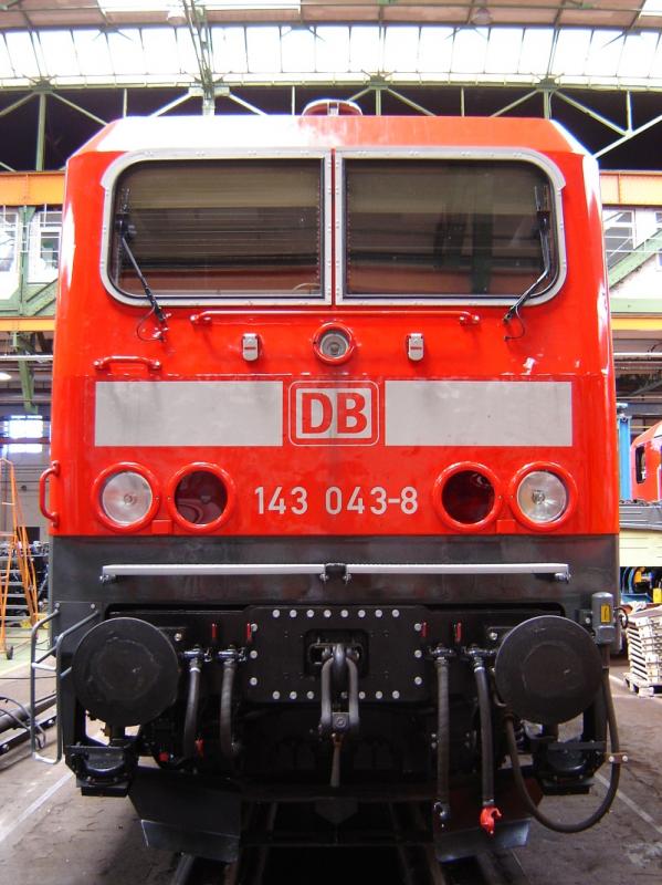 143 043-8 beim Tag der offenen T�r im Aw Dessau. 10.06.2006