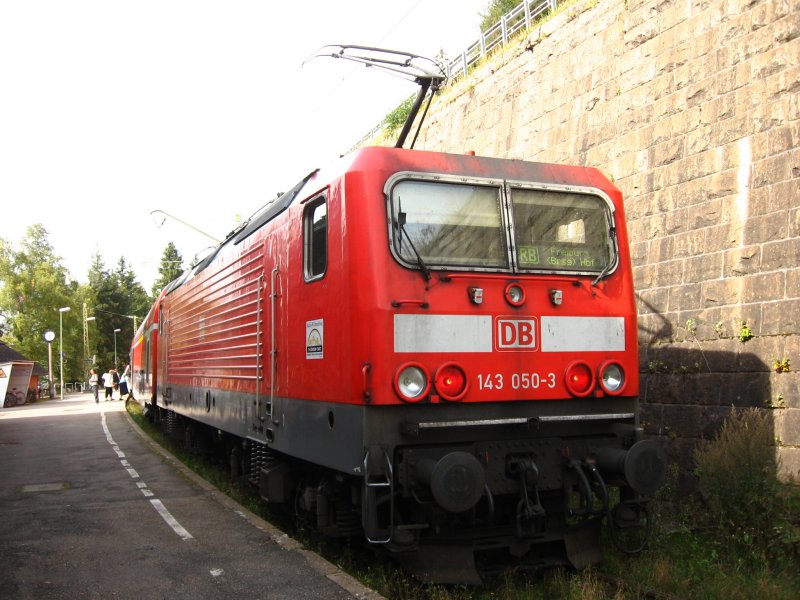 143 050-3 am Zugschluss des RB 31602 in Seebrugg am 3.10.07