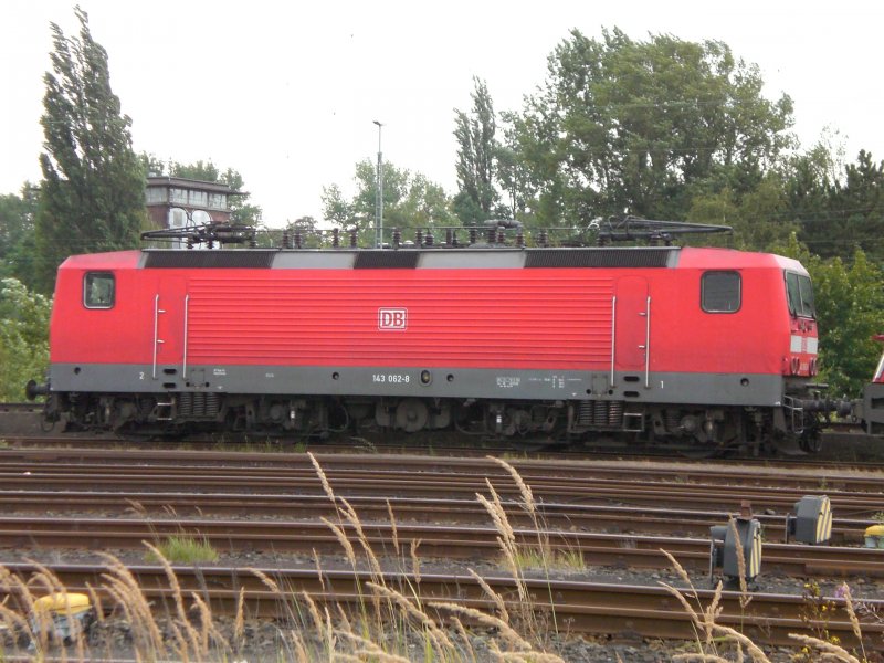 143 062 am 15.08.2006 im Vorfeld des Bw Braunschweig.