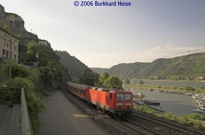 143 064 am 16.6.2006 mit einer RB Richtung Mainz in St. Goar.