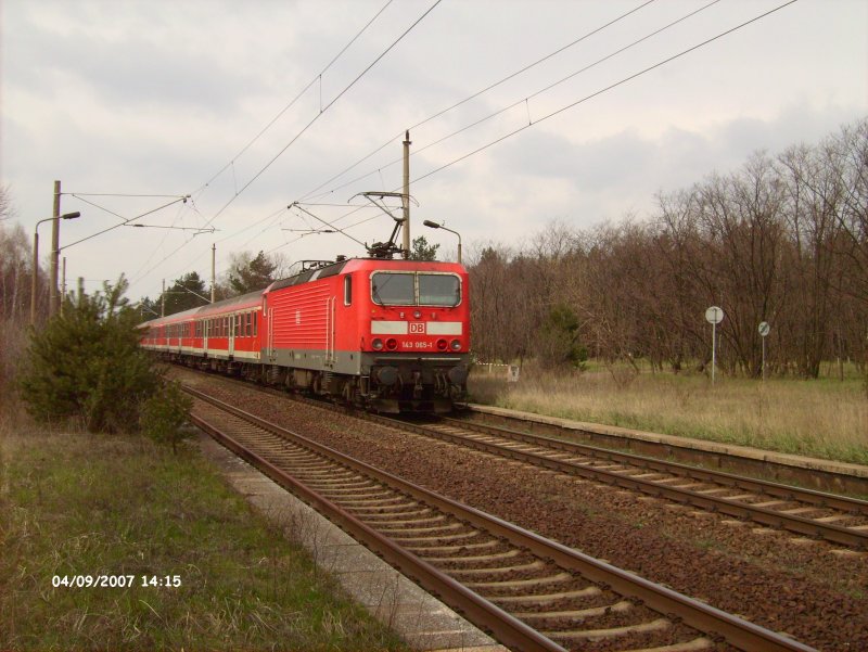 143 065 schiebt den RB 11 Frankfurt/Oder und hatte Eisenhttenstadt verlassen.09.04.07