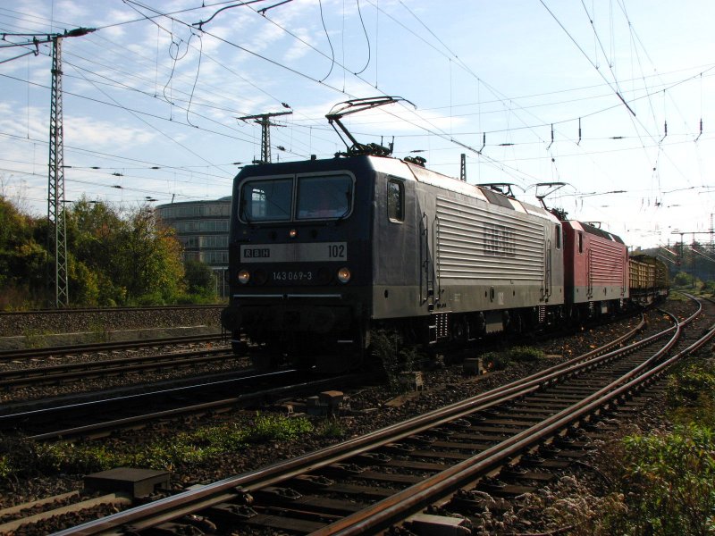 143 069-3 und 143 186-5 von RBH ziehen einen Kohlenzug Richtung Dresden-Friedrichstadt.18.10.08