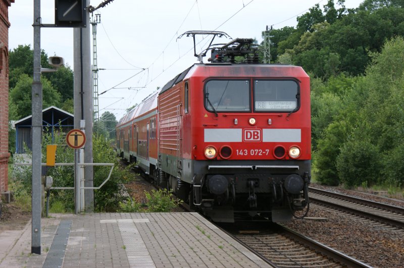 143 072-7 fhrt mit einer RB aus Leipzig in Burgkemnitz ein am 19.06.2009