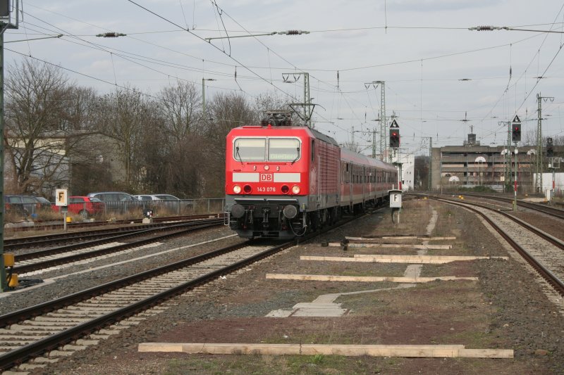 143 076 stellt am 1.4.2008 ein RB nach Friedberg in Gieen bereit.