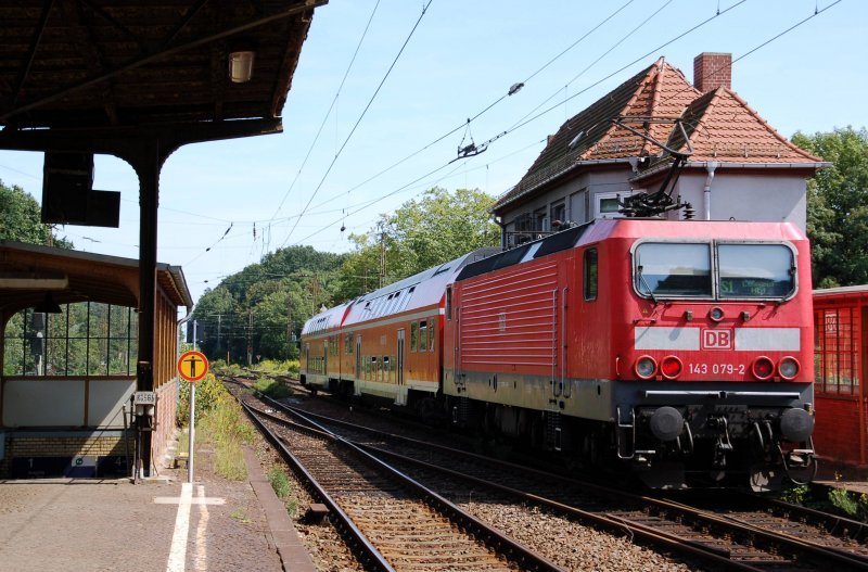 143 079 verlsst am 15.08.09 mit einer S1 Leipzig-Leutzsch. 